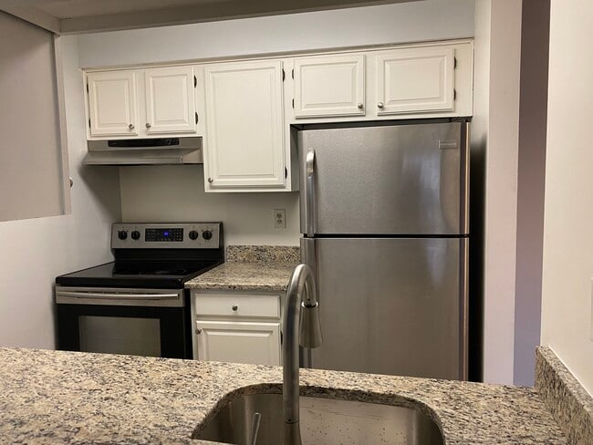 Building Photo - 1208 Ravens Crest Dr