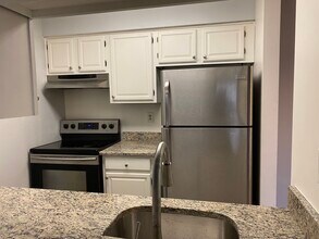 Building Photo - 1208 Ravens Crest Dr