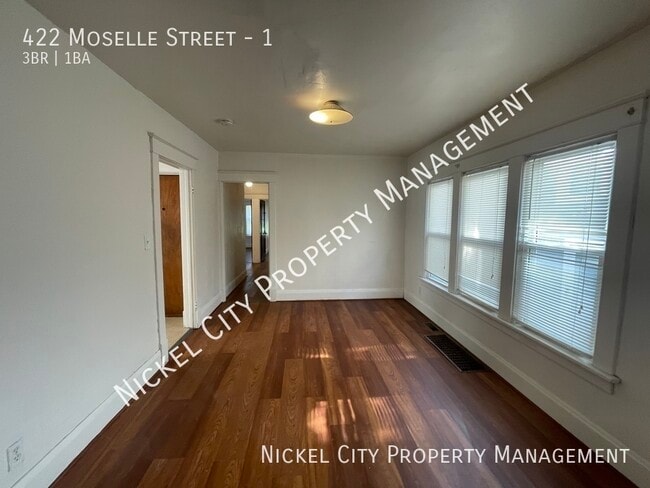 Building Photo - 422 Moselle St