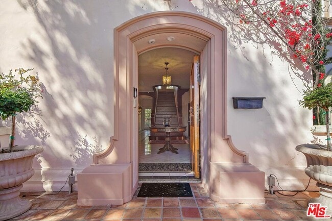 Building Photo - 14979 La Cumbre Dr