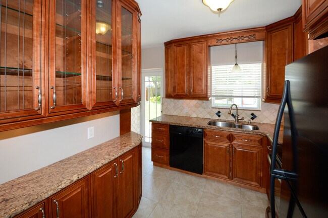 Building Photo - READY FOR A NEW TENANT - EXCELLENT PRIVATE...