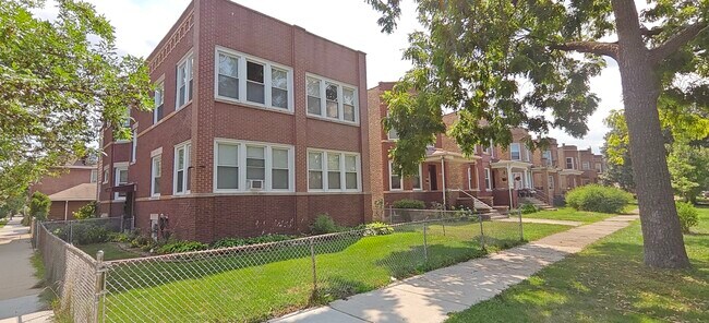 Foto del edificio - 4222 N Laramie Ave