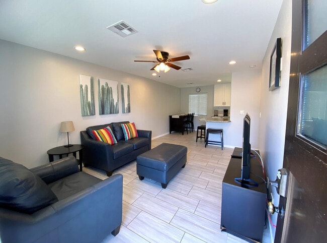 Building Photo - 33 N Hobson