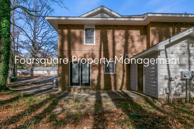 Building Photo - 1105 Timber Dr
