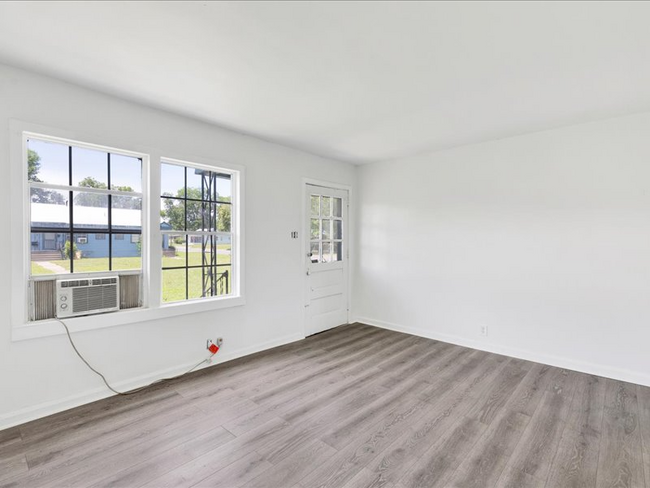 Building Photo - 3005 Ave J