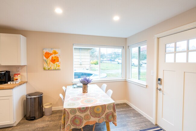 Foto del edificio - 8985 SW Center St