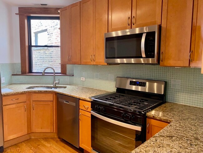 Building Photo - 917 S Oakley Blvd