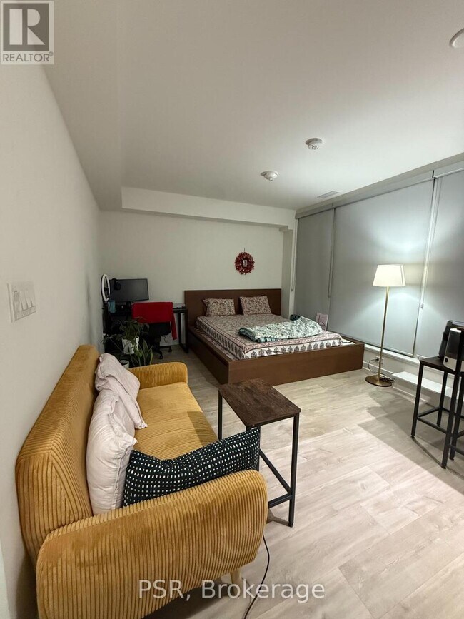 Photo du bâtiment - 576 Front St W