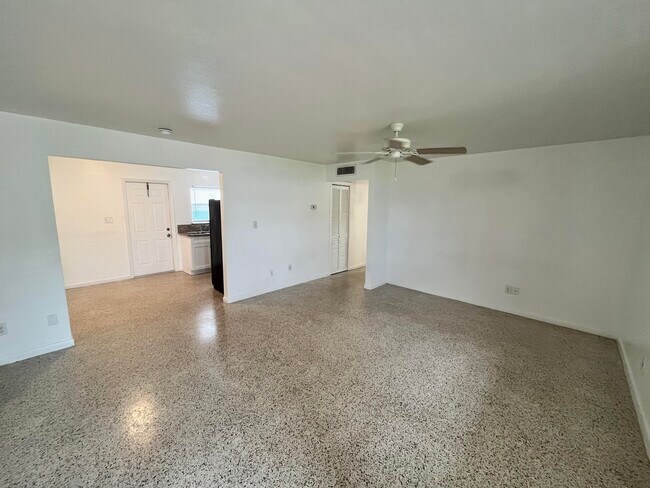 Foto del edificio - 595 Cinnamon Dr