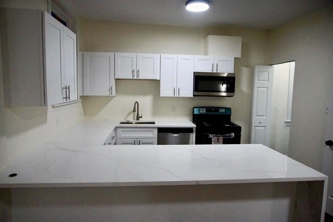 Building Photo - 4313 S King Dr