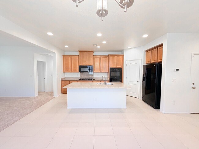 Foto del edificio - 7110 Purple Iris Ave