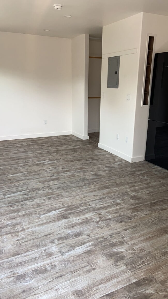 Building Photo - 5913 Amend Rd