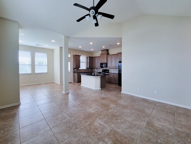 Foto del edificio - NEW 3 BEDROOM 2.5 BATH 2 CAR GARAGE HOME I...