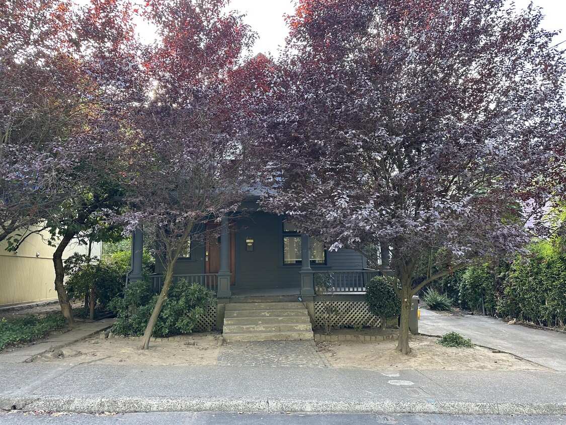 Primary Photo - 3415 SW Naito Pkwy