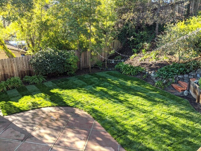 Foto del edificio - 984 Emerald Hill Rd