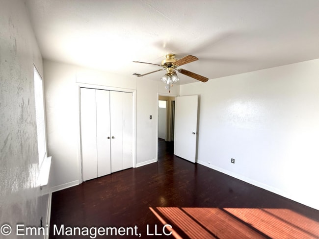 Building Photo - 533 S 56th St