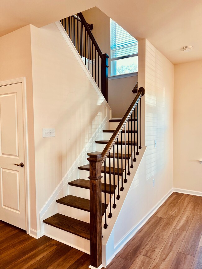 Building Photo - 323 Ribbon Rail St