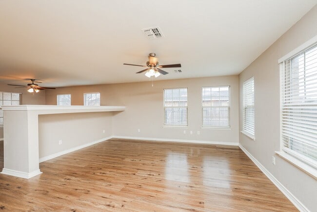 Foto del edificio - 310 Quail Run Rd