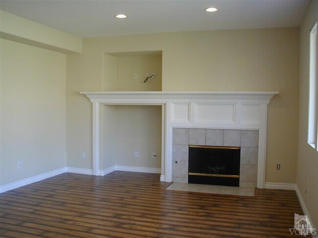 Building Photo - 2029 Roadrunner Ave
