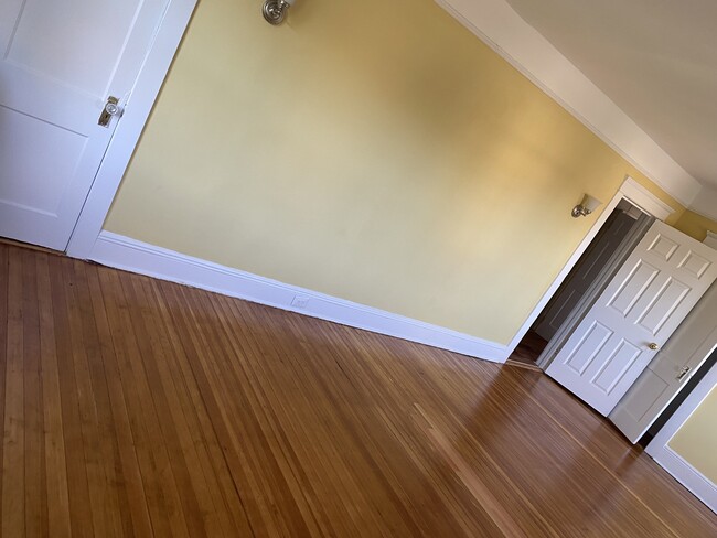 Building Photo - 110 Chauncey Ave