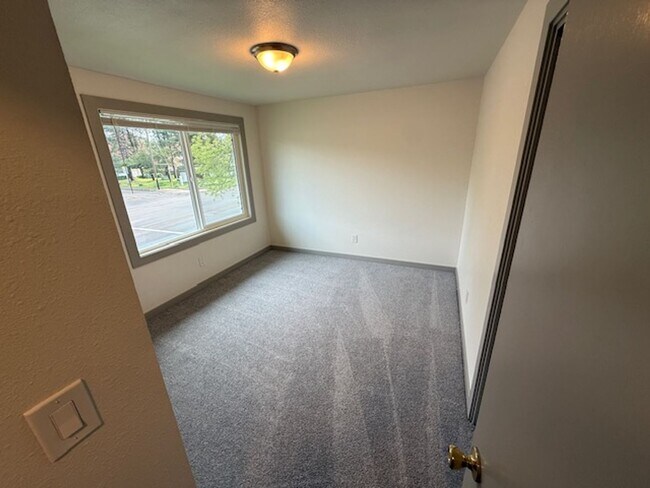 Foto del edificio - 3bed/1.5bath $500 signing bonus if lease signed by April 31st, 2026