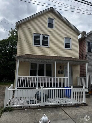 Building Photo - 20 E 11th St