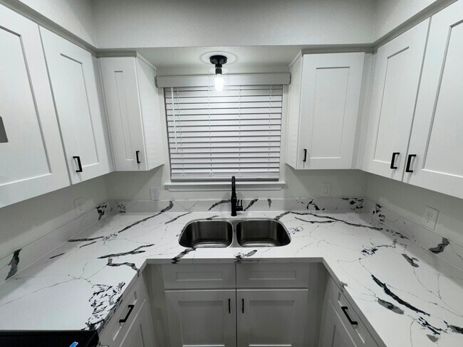 Building Photo - 2130 N Glenn Ave