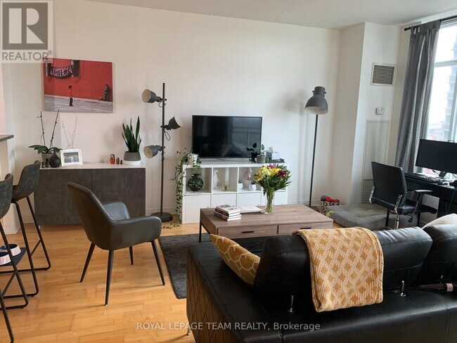 Photo du bâtiment - 570 Laurier Ave W