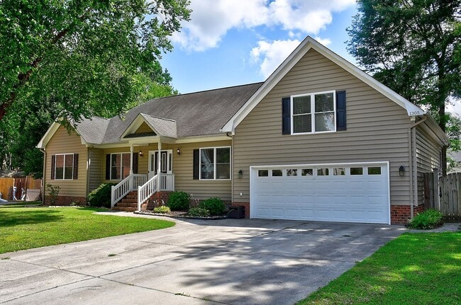 Building Photo - Tastefully Renovated Ranch in Hickory on q...