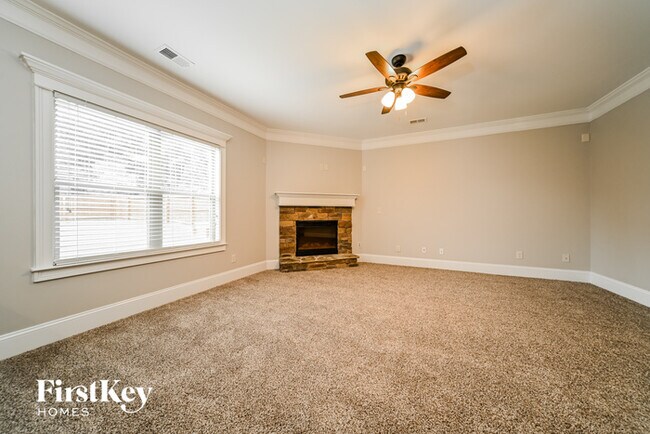 Foto del edificio - 51 Maple Hill Dr