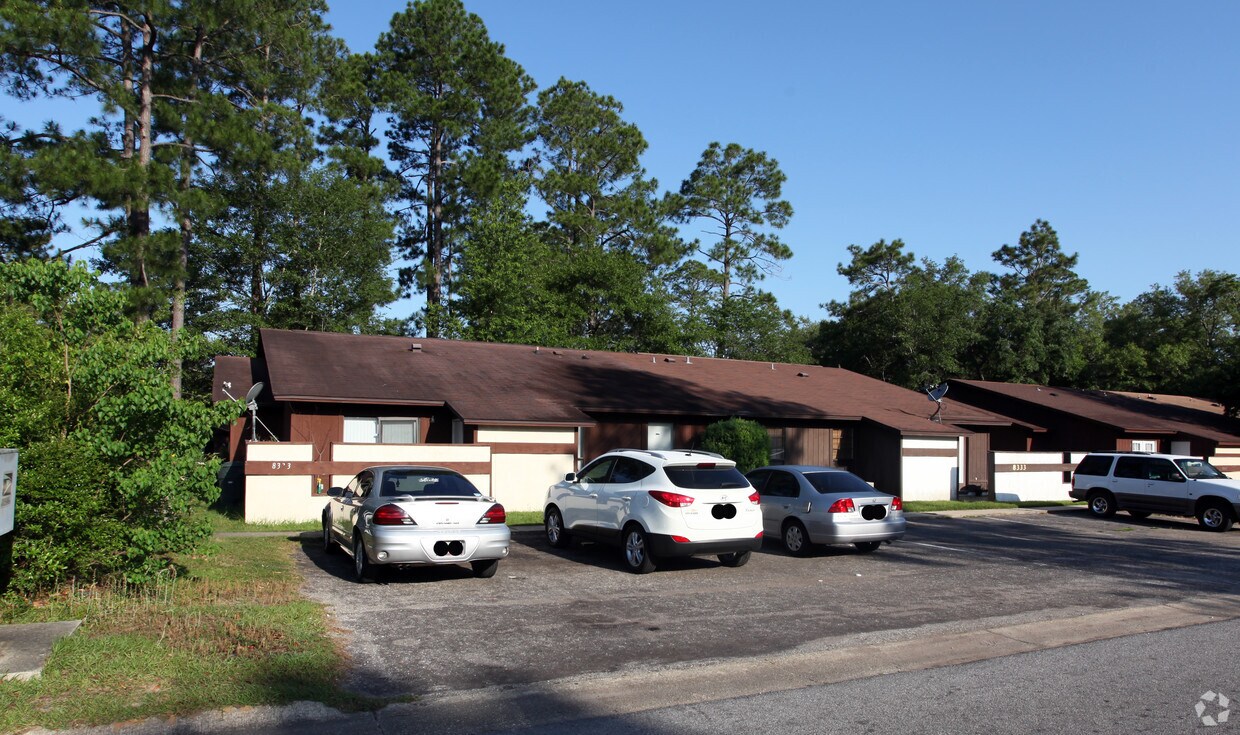Building Photo - 8333 Country Walk Dr