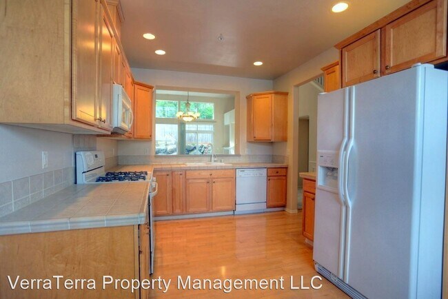 Building Photo - 3 br, 2.5 bath House - 8502 Main St #E-106