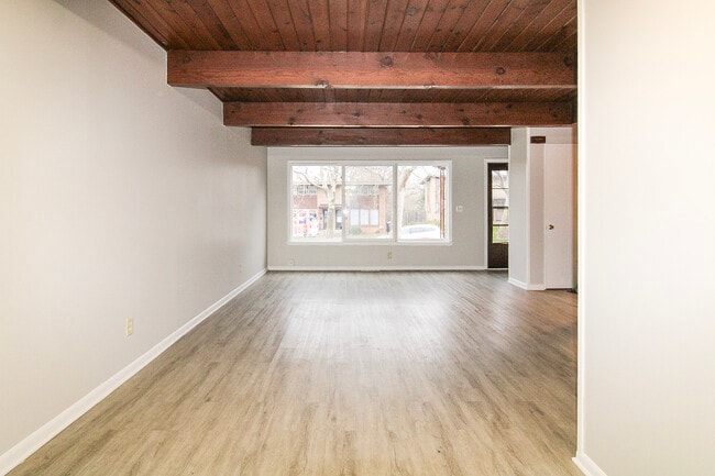 Building Photo - 914 Maybelle St NE