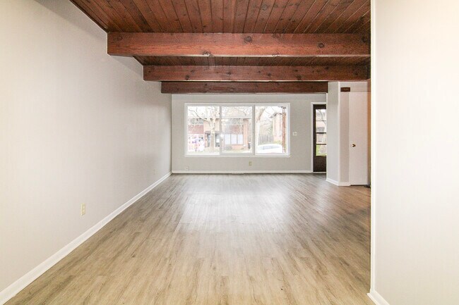Foto del edificio - 914 Maybelle St NE