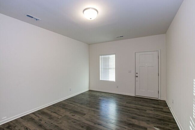Building Photo - BEAUTIFUL 3BD/2.5BTH Townhome - Belmont - JULY MOVE IN