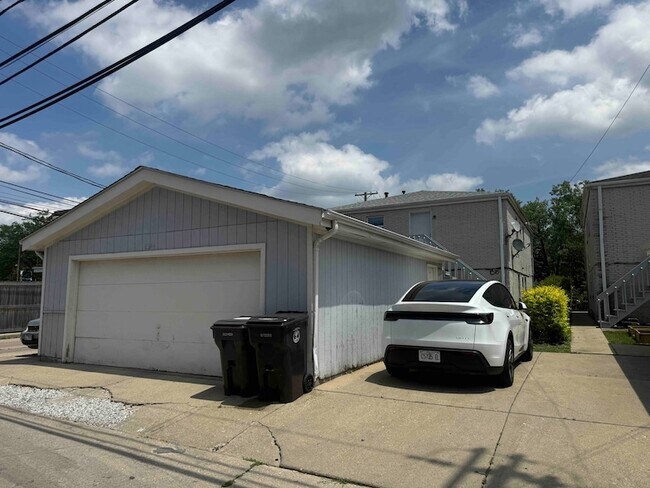 Foto del edificio - 8344 Bennett Ave