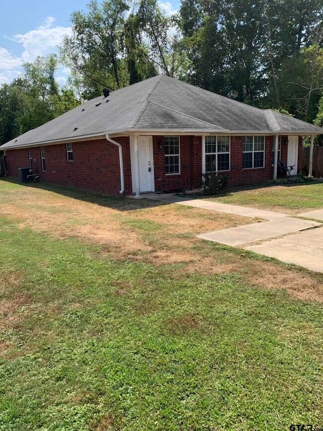 Building Photo - 113 Elm Creek Dr