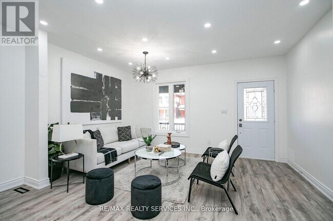 Building Photo - 20 Somerset Ave