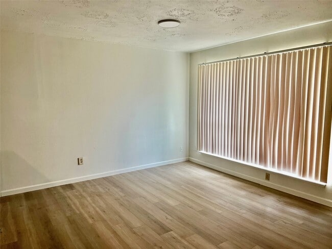 Building Photo - 17310 Pastoria Dr