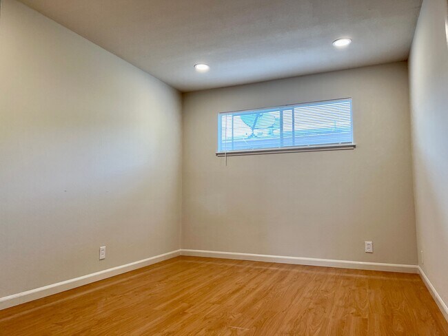 Building Photo - 1599 Maurice Ln