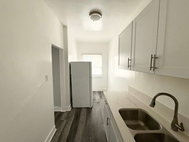 Foto del edificio - 849 S Kenmore Ave