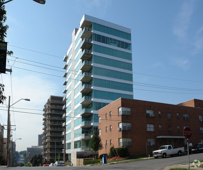 Building Photo - 4646 Broadway St