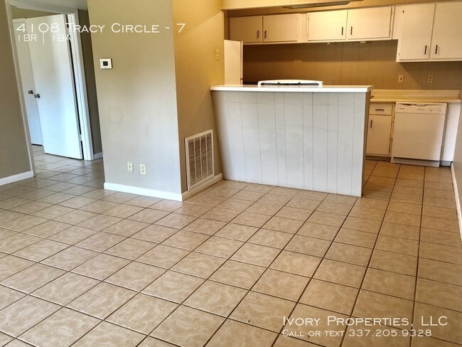 Building Photo - 4108 Tracy Circle Apt. 7