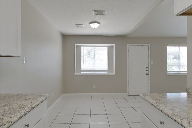 Building Photo - 3446 Edgecreek Dr