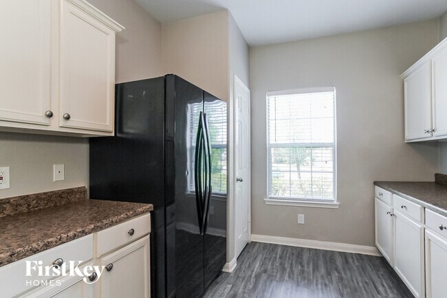 Building Photo - 1027 Paradise Rd