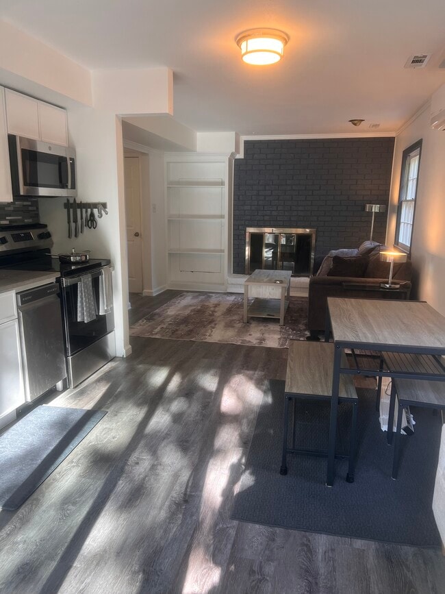 Sunny and clean space - 1547 Fountain Ridge Rd