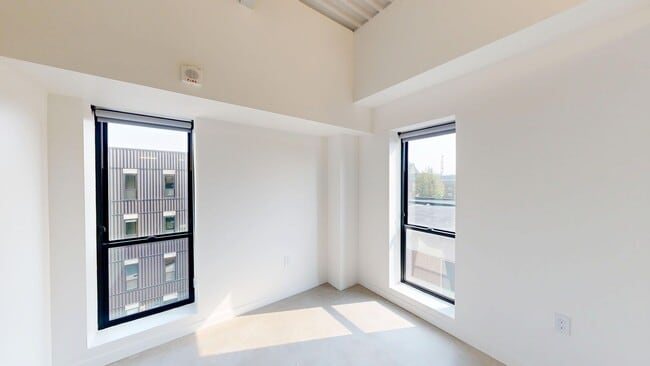 Interior Photo - 418 East Grand