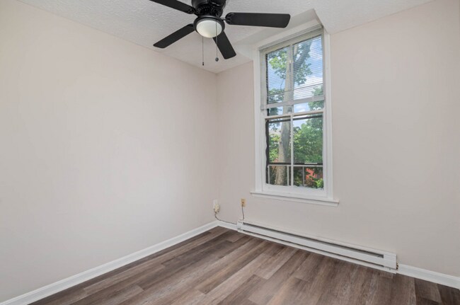 Foto del edificio - 3030 Cleinview Ave