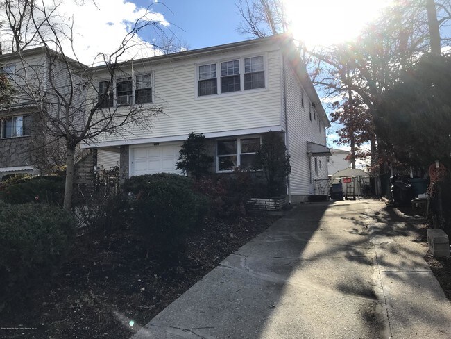 Building Photo - 428 Gannon Ave S
