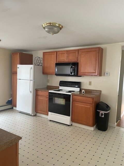 Kitchen - 443 Hammond St